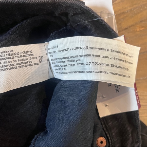 Abercrombie & Fitch 90s Straight Mid Rise Jeans Womens 29/8 SHORT Black NWT - Picture 16 of 16